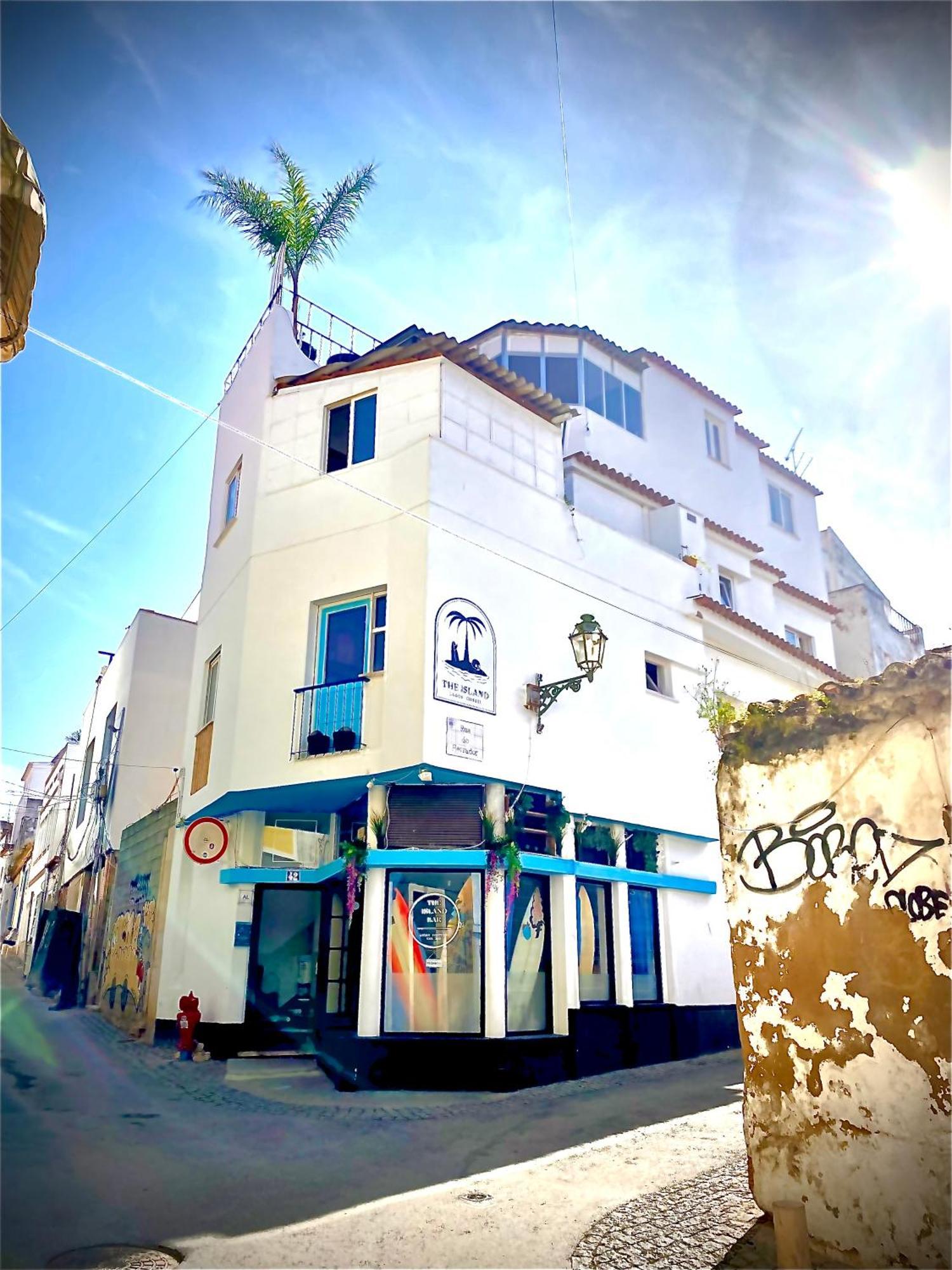 The Island Hostel & Cafe Lagos Buitenkant foto